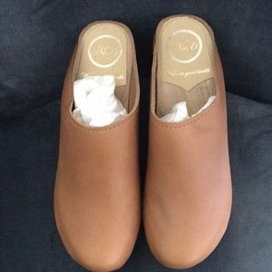 No 6 clogs